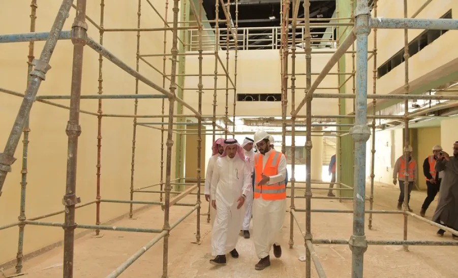 معالي مدير الجامعة يقوم بجولة تفقدية على كليات الجامعة بالزلفي - 