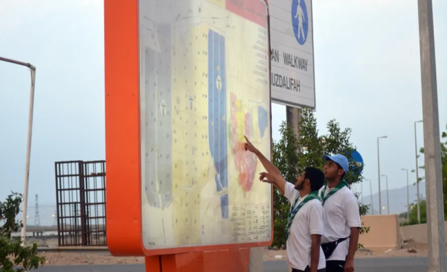جوالة الجامعة تواصل مشاركتها في خدمة حجاج بيت الله الحرام  -  