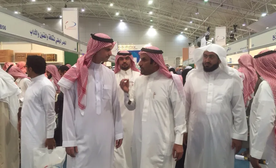 معالي مدير الجامعة يزور جناح الجامعة في معرض الرياض الدولي للكتاب - 