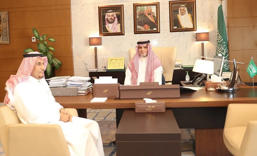 بمناسبة حصول الجامعة على الاعتماد الأكاديمي المؤسسي : معالي وزير التعليم يستقبل معالي مدير الجامعة في مكتبه بالوزاره  -  