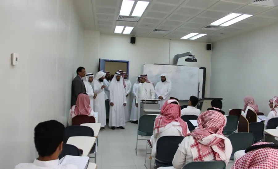 زيارة معالي مدير الجامعة لمجمع الكليات و مبنى مستودع الكليات و كلية طب الأسنان بالزلفي  -  
