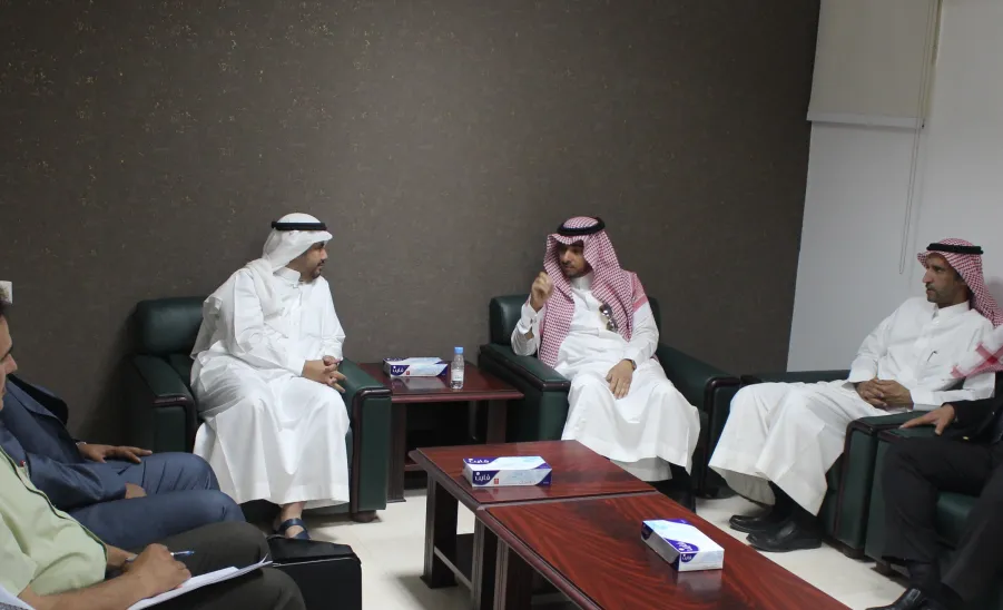 عمادة الجودة وتطوير المهارات تستهل  سلسلة الزيارات الميدانية بزيارة عمادة السنة التحضيرية -  