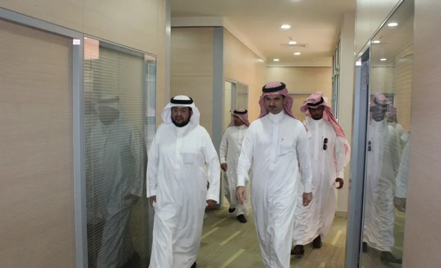 وكيل الجامعة للدراسات العليا والبحث العلمي يزور عمادة البحث العلمي -  