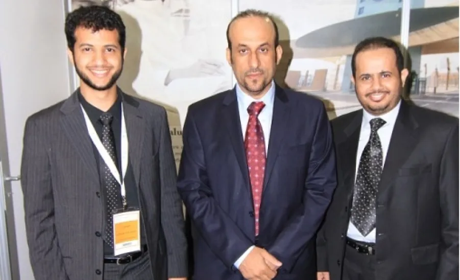 الملحقيةُ الثقافيةُ بالولايات المتحدة الأمريكية تكرم طالب الدكتوراة بالجامعة عبدالعزيز الكثيري بجائزة التميز الأكاديمي للخريجين -  
