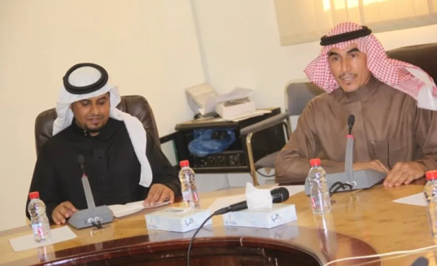 وفد طلابي من كلية المجتمع يزور قسم الميزانية بإدارة التربية والتعليم بالمجمعة - 