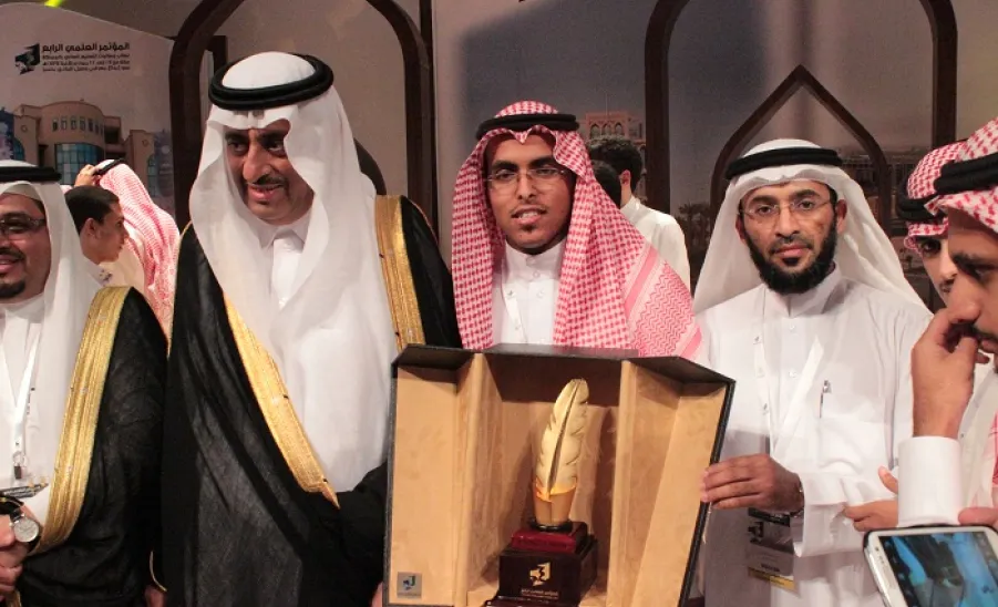 الجامعة تحصل على الريشة الذهبية في المؤتمر العلمي الرابع لطلاب وطالبات التعليم العالي -  