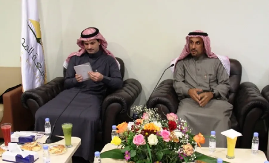 مدير الجامعة  يطَّلع على عددٍ من التقارير واستعدادات وحدات الجامعة خلال الاجتماع التشاوري  - 