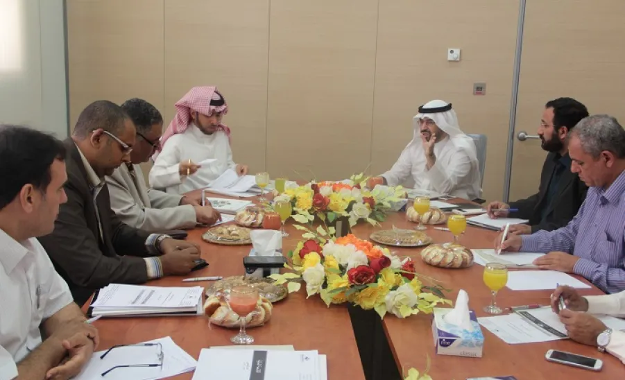 عمادة خدمة المجتمع والتعليم المستمر تعقد اجتماعاً تشاورياً حول آلية تطبيق إجراءات ومعايير جودة برامج التجسير - 