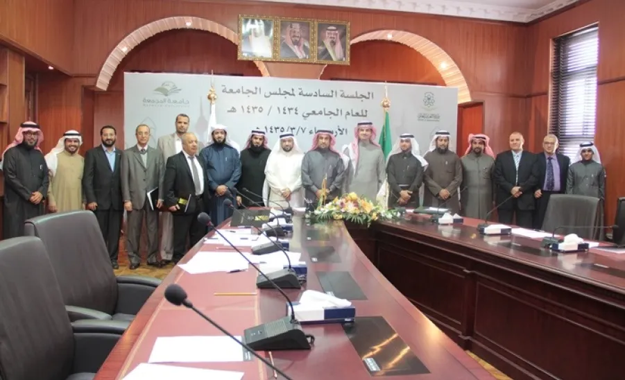 معالي مدير الجامعة يُكرِّم المشرفين التنفيذيين لبرامج التجسير - 