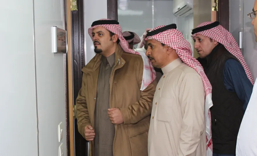 صاحب السمو الملكي الامير سعود بن مشعل يزور العيادات الطبية - 