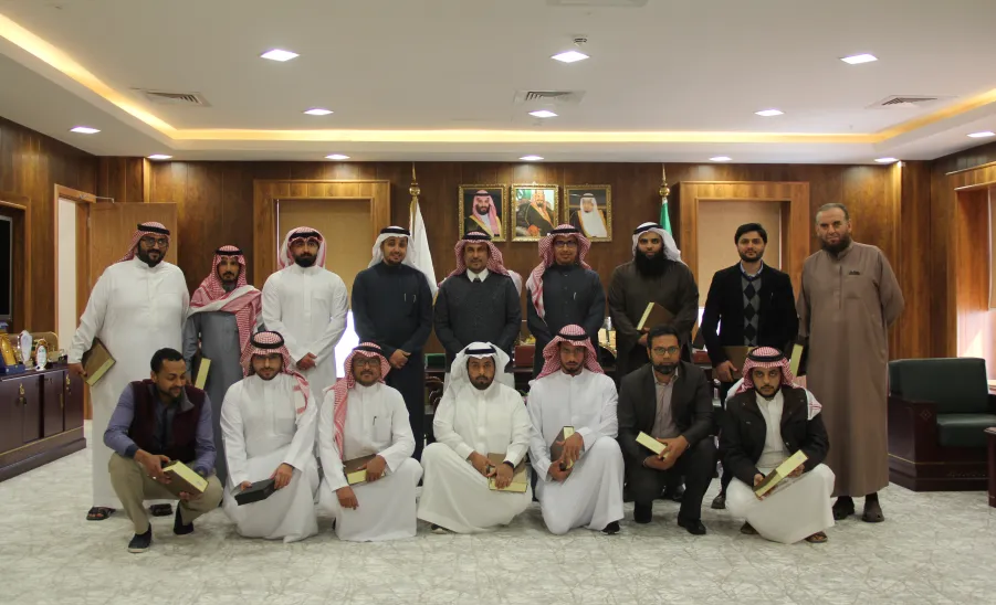 معالي مدير الجامعة يكرم فريق نقل مركز البيانات الجديد - 