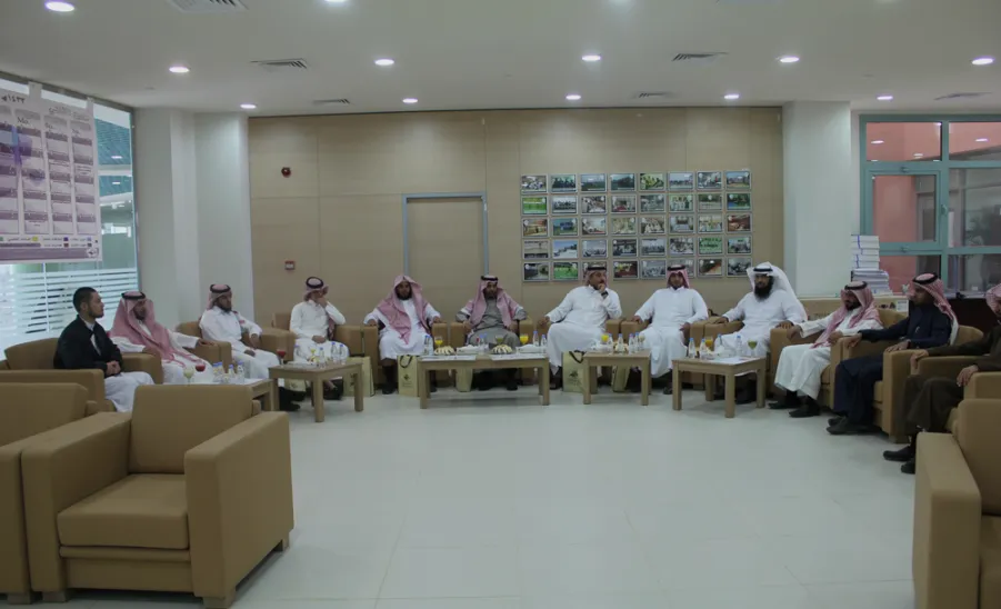 طلاب جامعة الإمام في ضيافة الجامعة - 
