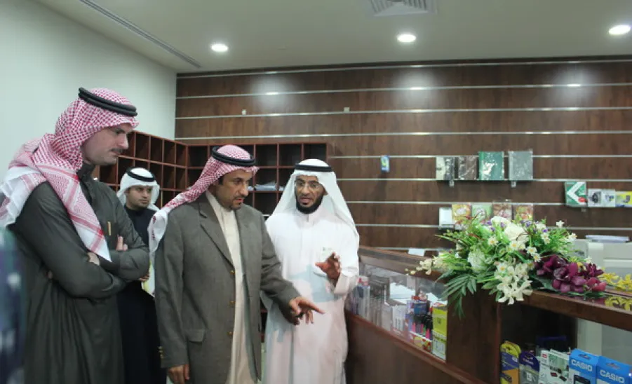  معالي مدير الجامعة يتفقد الخدمات الطلابية بالمدينة الجامعية -  