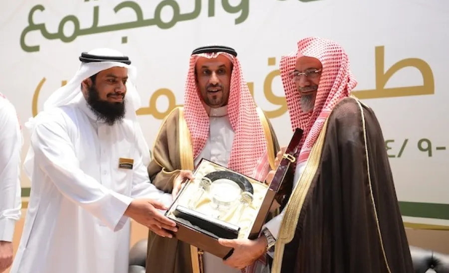 معالي مدير الجامعة يدشن ملتقى الجامعة والمجتمع -  