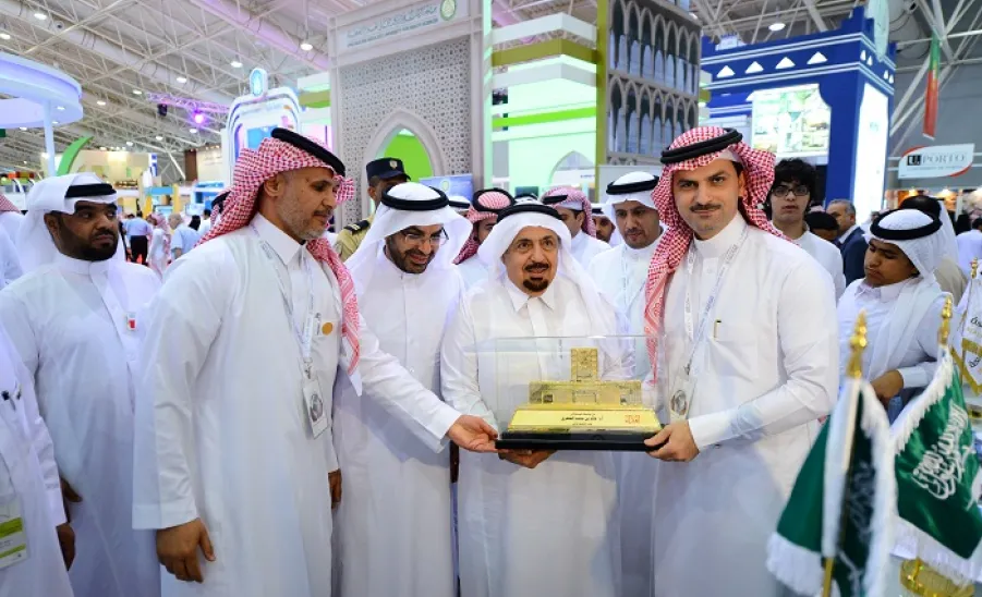  معالي وزير التعليم العالي يزور جناح الجامعة في المعرض الدولي للتعليم العالي الرابع  -  