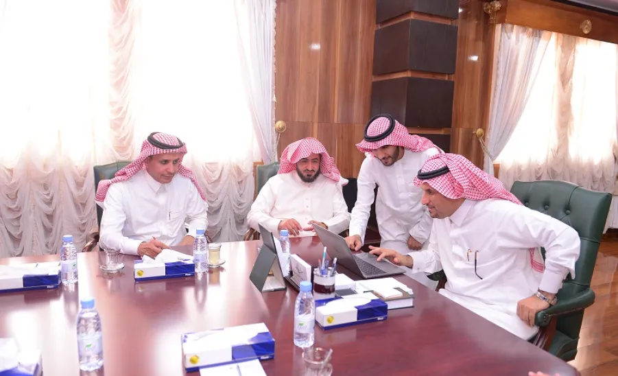 معالي مدير الجامعة يدشن برنامج : أرشفة وحفظ ملفات منسوبي الجامعة الكترونياً - 