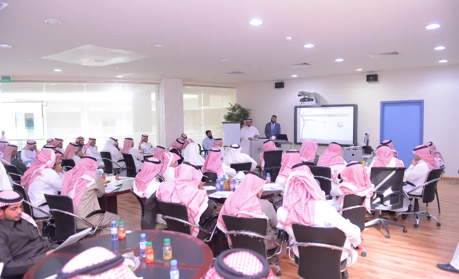 الإدارة العامة للمتابعة تقيم ورشة عمل لمدراء الإدارات حول برنامج الحضور والانصراف الإلكتروني (البصمة) - 