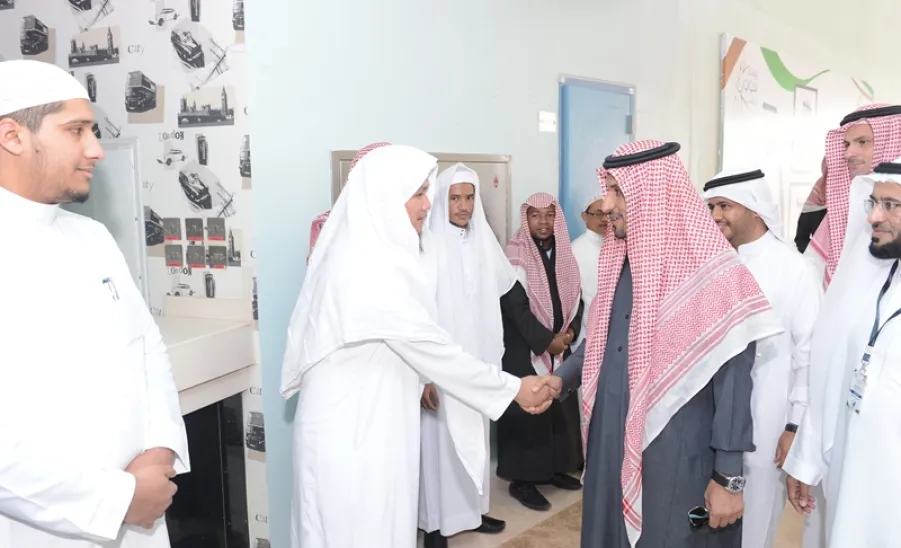 معالي مدير الجامعة يلتقي الدفعة الأولى من طلاب المنح الدراسية غير السعوديين - 