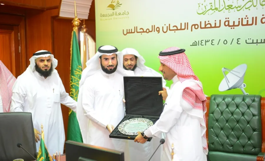 بعد صدور قرار ابتعاثه ، وانتهاء فترة تكليفه : معالي مدير الجامعة يكرم الأستاذ ثامر الدغيشي - 