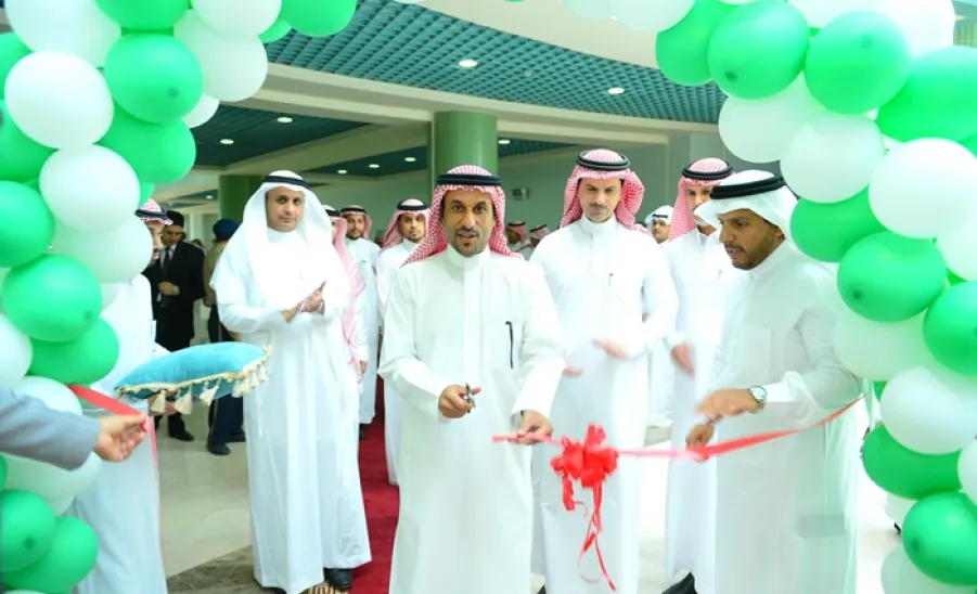 " معالي مدير الجامعة يرعى يوم كلية الهندسة , ويفتتح المعرض الثاني للأبحاث العلمية " -  