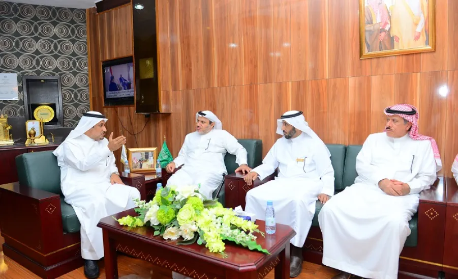 الدكتور زياد الدريس في رحاب الجامعة ويلقي محاضرة حول العرب ورئاسة اليونسكو - 