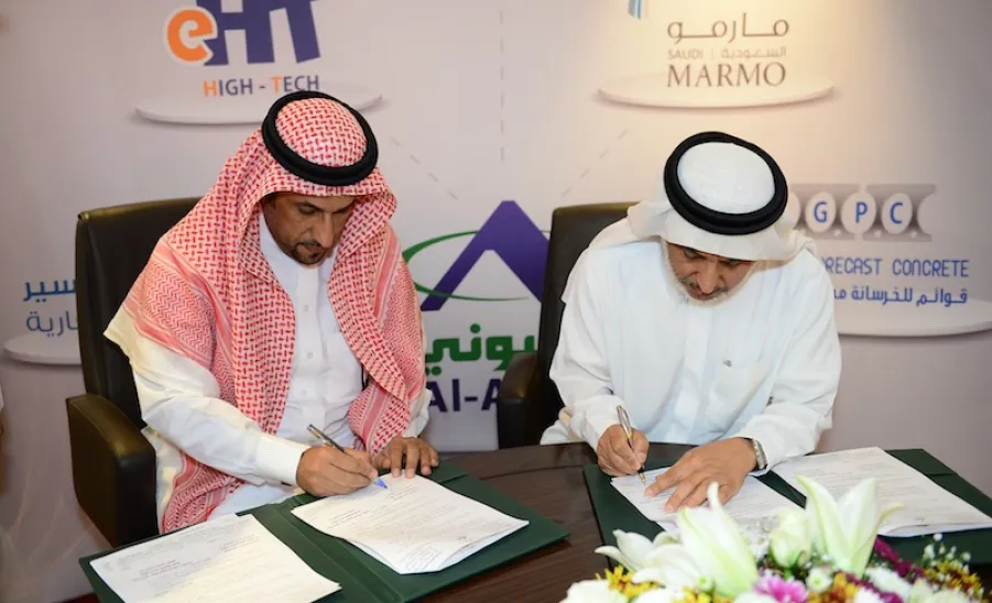 مدير الجامعة يوقع عقود مشاريع عاجلة لصالح كلية العلوم والدراسات الإنسانية للبنات برماح -  