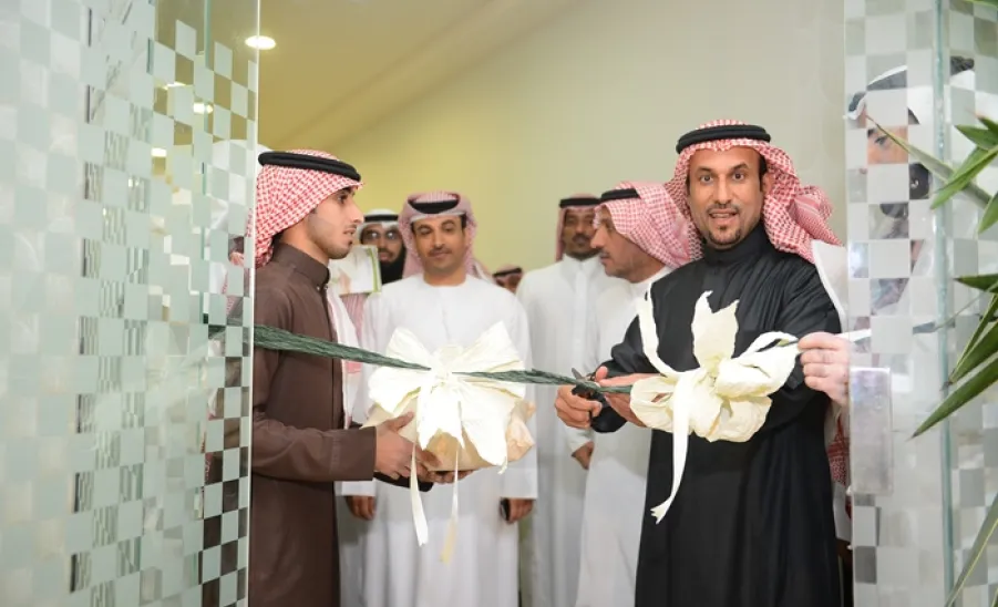 معالي مدير الجامعة يدشن قاعة التدريب بعمادة التعليم الإلكتروني - 