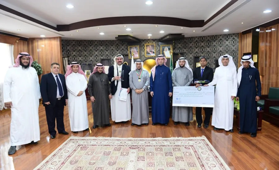 معالي مدير الجامعة يستقبل في مكتبه الفريق الفائز بالميدالية الذهبية مع مرتبة الشرف الأولى على مستوى اختراعات الشرق الأوسط - 