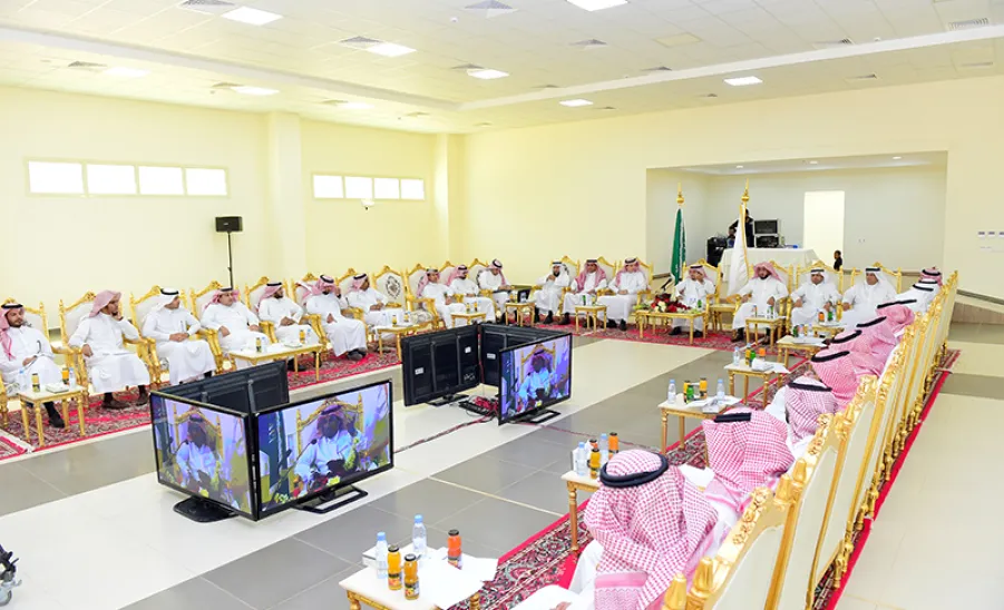 معالي مدير الجامعة يترأس الاجتماع التشاوري الأول - 