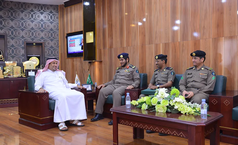معالي مدير الجامعة يستقبل سعادة مدير إدارة الدفاع المدني بالمجمعة - 