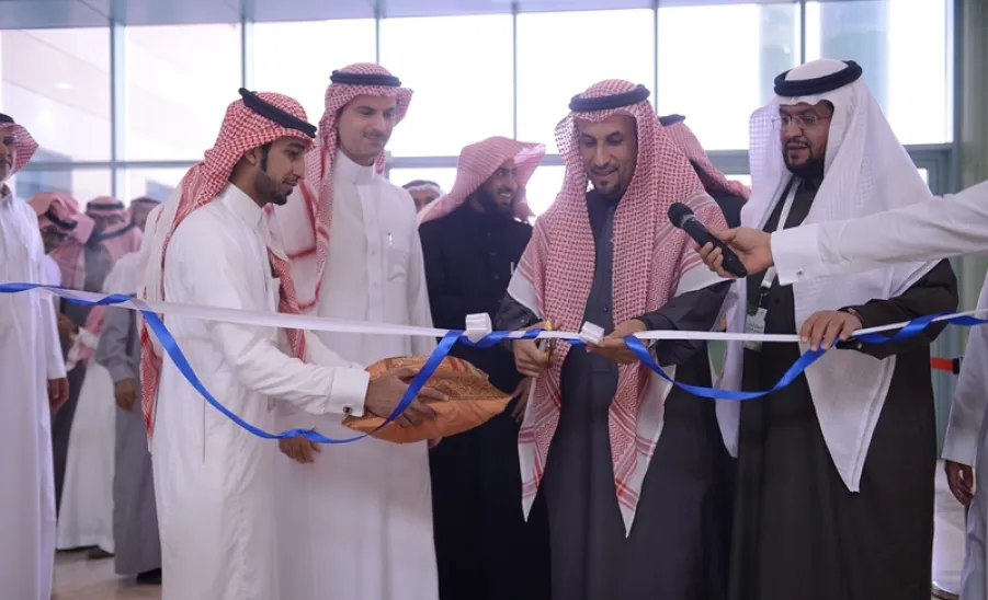 معالي مدير الجامعة يفتتح فعاليات أسبوع البحث العلمي الرابع - 