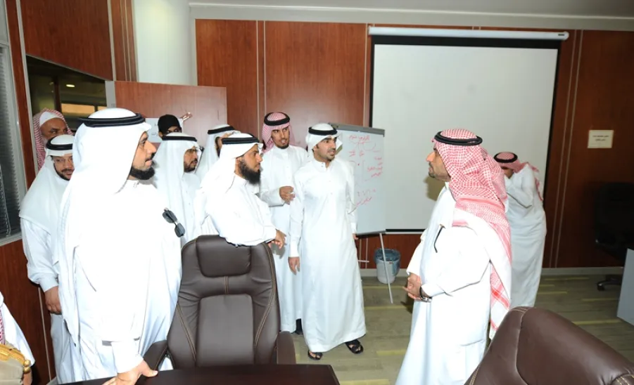 معالي مدير الجامعة وسعادة محافظ الزلفي يتفقدان مجمع الكليات بالزلفي  -  