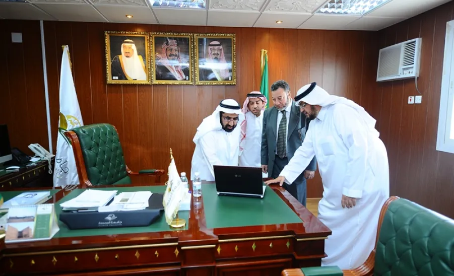 وكيل الجامعة للدارسات العليا والبحث العلمي يدشن انطلاقة التقديم للبحوث المدعومة - 