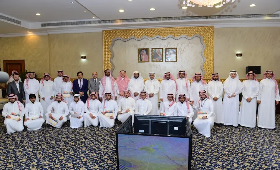 معالي مدير الجامعة يكرم طلبة كلية علوم الحاسب والمعلومات الحاصلين على الرخصة الدولية المعتمدة لمكافحة الإختراقات الأمنية للشبكات وأنظمة المعلومات - 