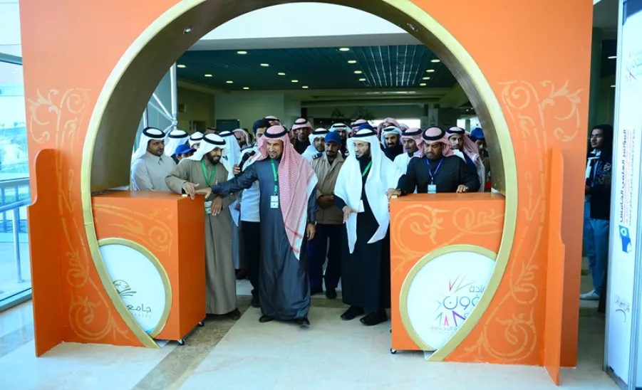 معالي مدير الجامعة يفتتحُ الملتقى التحضيري للمؤتمر العلمي الخامس - 