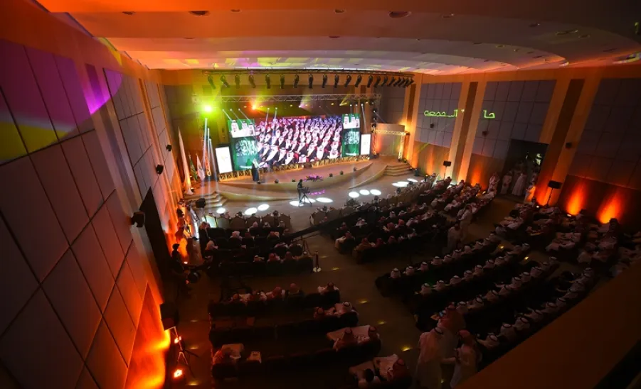 الجامعة تحتفل بتخريج الدفعة السادسة للعامِ الجامعي 1436/1435هـ -  