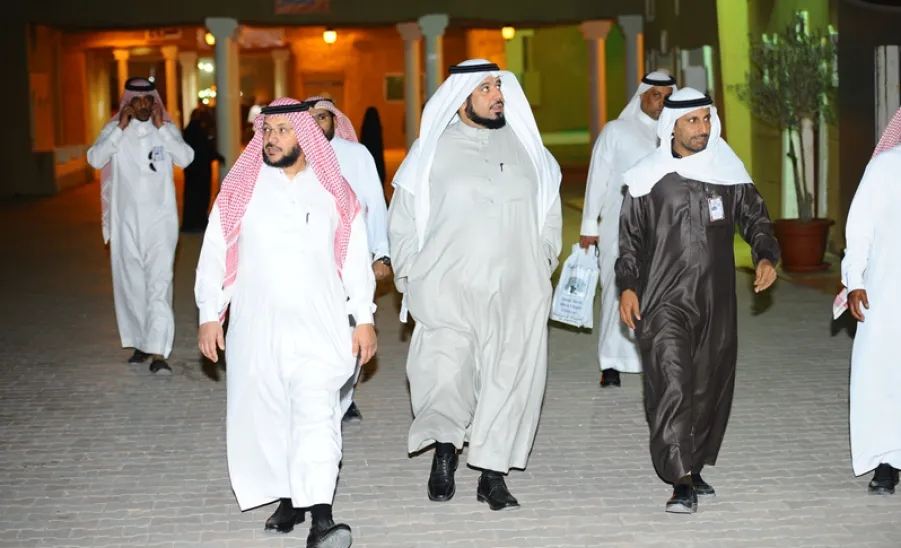 سعادة وكيل الجامعة في زيارة تفقدية للخدمات الطبية المتنقلة المشاركة في المهرجان الوطني للتراث والثقافة - 