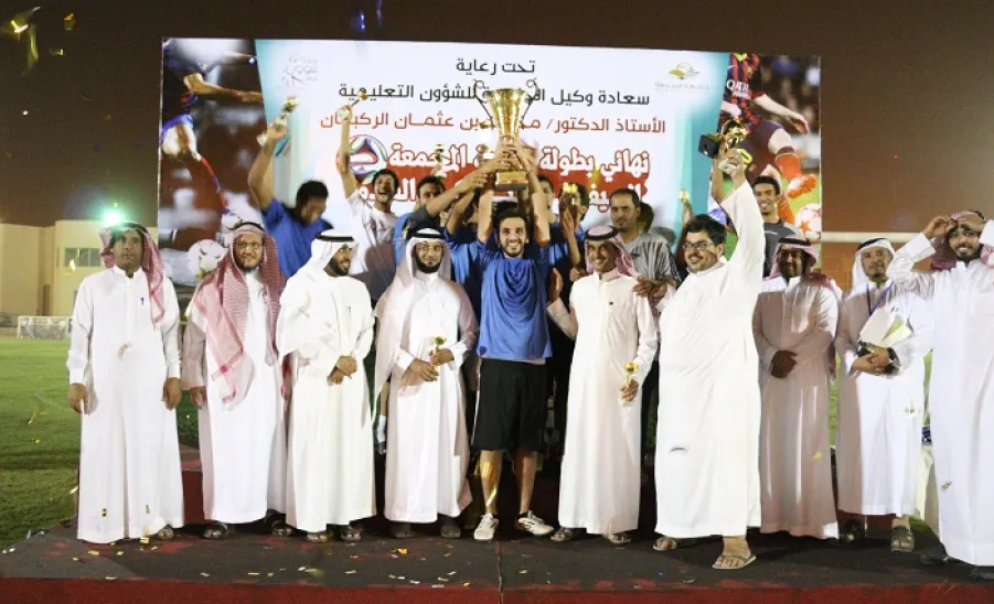 عمادة شؤون الطلاب تختتم البطولة الرياضية الصيفية الثانية لكرة القدم - 