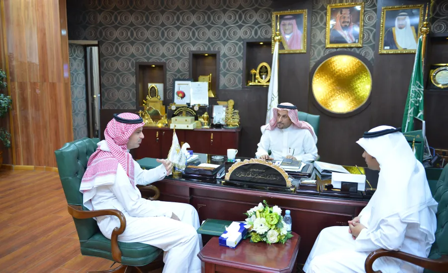 معالي مدير الجامعة يطلع على الإنتاج البحثي المدعوم من قبل الجامعة - 