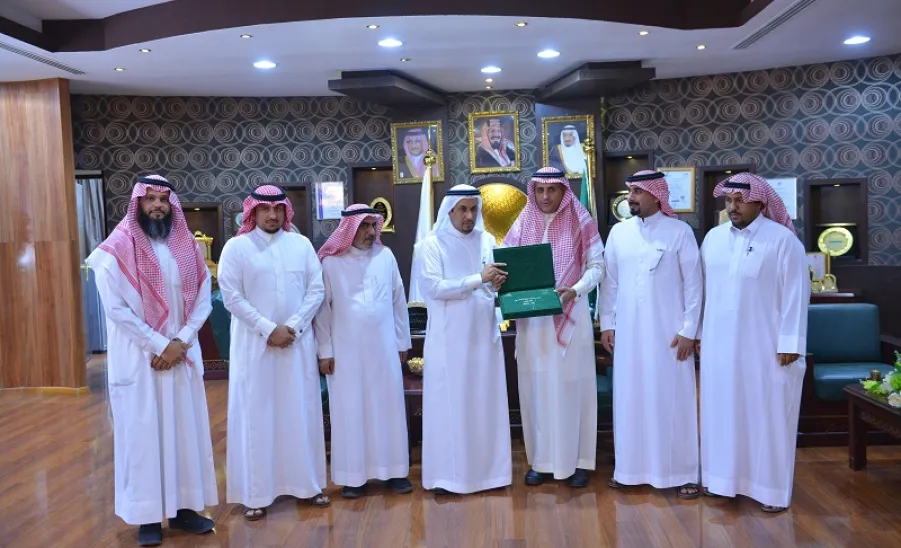 معالي مدير الجامعة يلتقي بأعضاء لجنة إعداد الحساب الختامي - 
