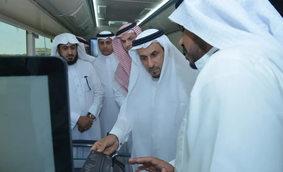 معالي مدير الجامعة يدشن بوابة وصول لذوي الاحتياجات الخاصة المتنقلة - 