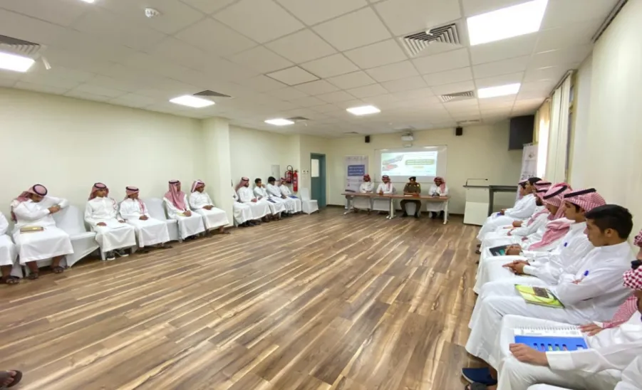 وسط تفاعل مميز من طلاب الكلية : مركز سالك للسلامة المرورية يقيم محاضرة توعوية عن تعزيز جانب السلامة المرورية لدى طلاب المرحلة الجامعية - 