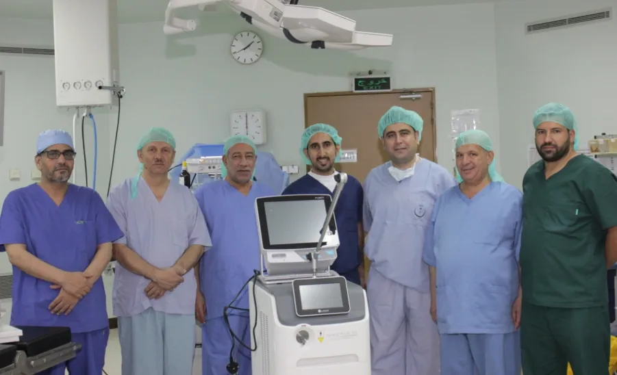 فريق طبي من الجامعة ينجح في إجراء أول عملية تفتيت بالمنظار المرن والليزر - 
