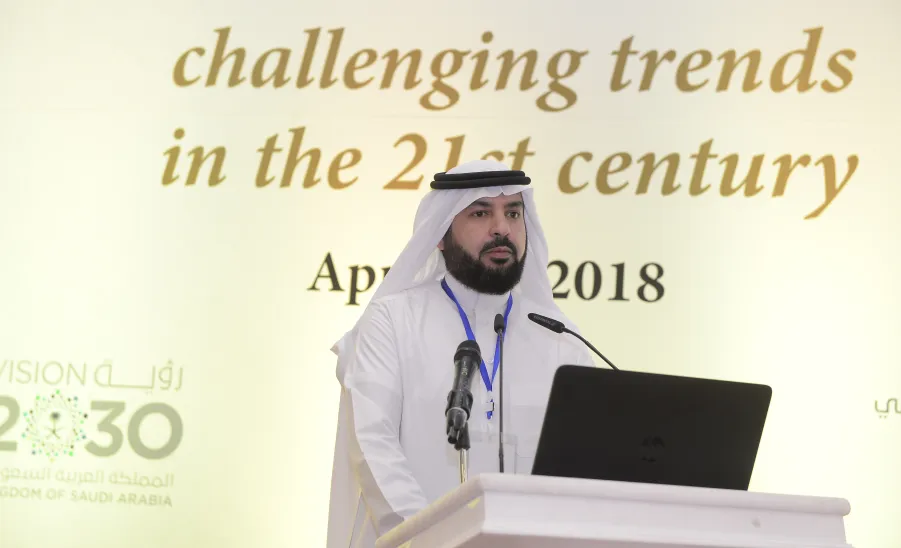 الجامعة تقيم عدداً من الدورات التدريبية لمعلمي ومعلمات التعليم العام - 
