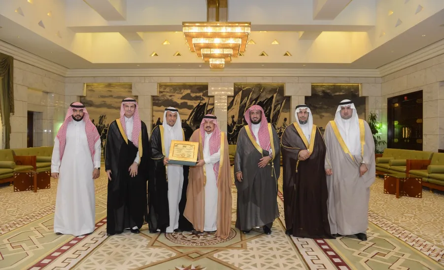 بمناسبة حصول الجامعة على الاعتماد المؤسسي : سمو أمير منطقة الرياض يستقبل معالي مدير الجامعة وعدد من قياداتها - 