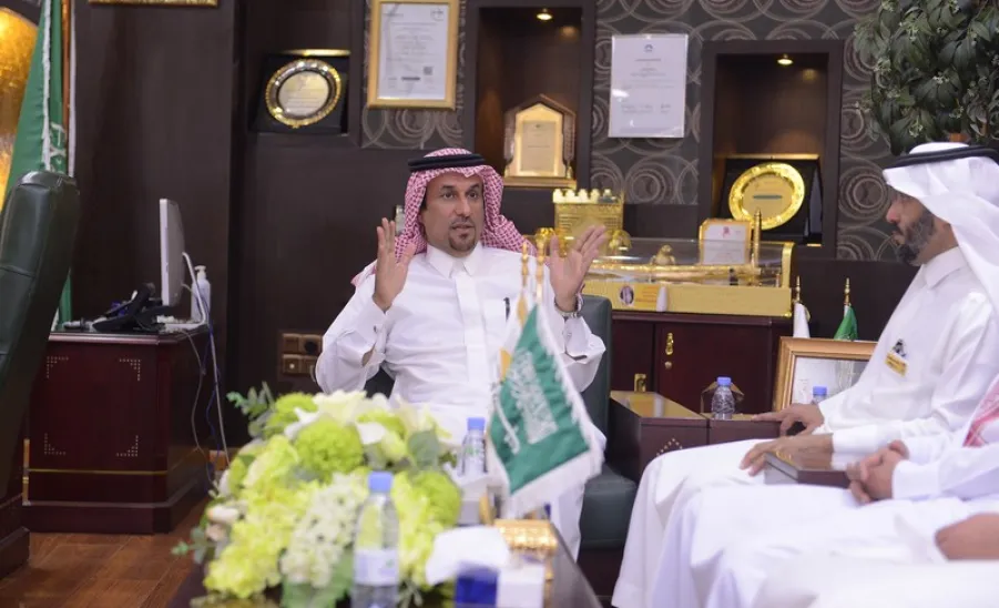 منسوبو عمادة شؤون الطلاب يزورون معالي مدير الجامعة ووكلائها ويقدمون التقرير السنوي للعمادة - 