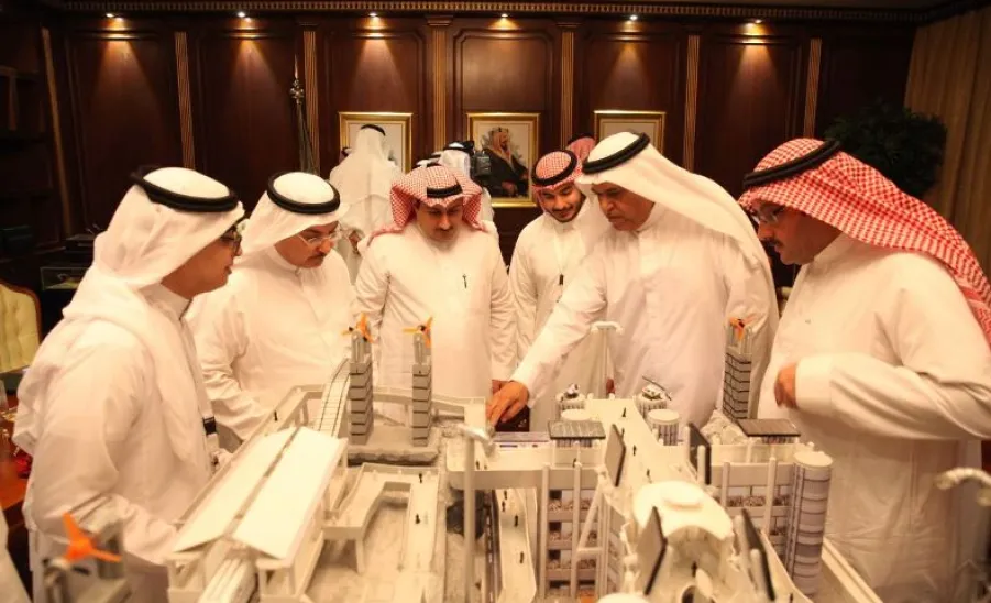 الجامعة تقدم ابتكار مشروع نظام استخدام الطاقة المتجددة لحركة الحجاج أثناء رمي الجمرات والطاقة الشمسية وطاقة الرياح في توفير الكهرباء بمنشأة الجمرات -  