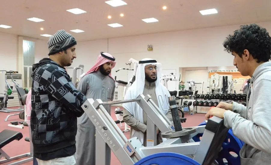عمادة شؤون الطلاب : الصالة الرياضية يستفيد منها أكثر من (250) طالب يومياً في الفترة المسائية - 