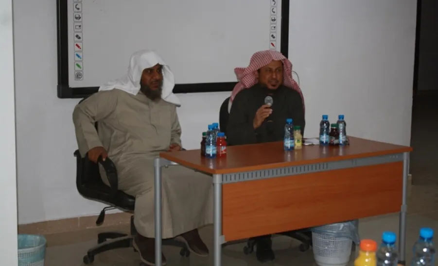 قسم الدراسات الإسلامية في كلية التربية بالمجمعة يشارك كلية الهندسة في ندوات الأمن الفكري لطلاب كلية الهندسة - 