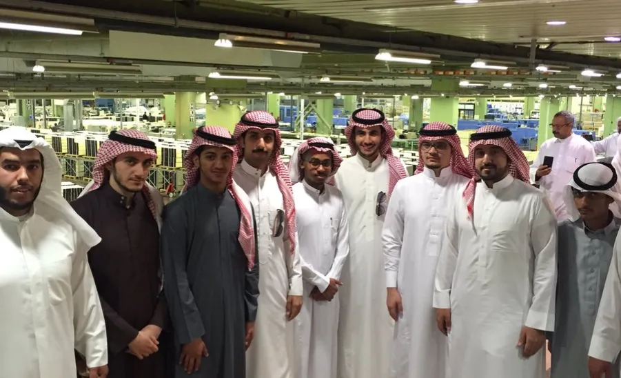 طلاب الجامعة في رحاب المدينة المنورة - 